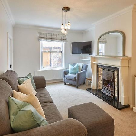 Host & Stay - Adventure House Whitby Extérieur photo
