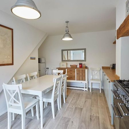 Host & Stay - Adventure House Whitby Extérieur photo
