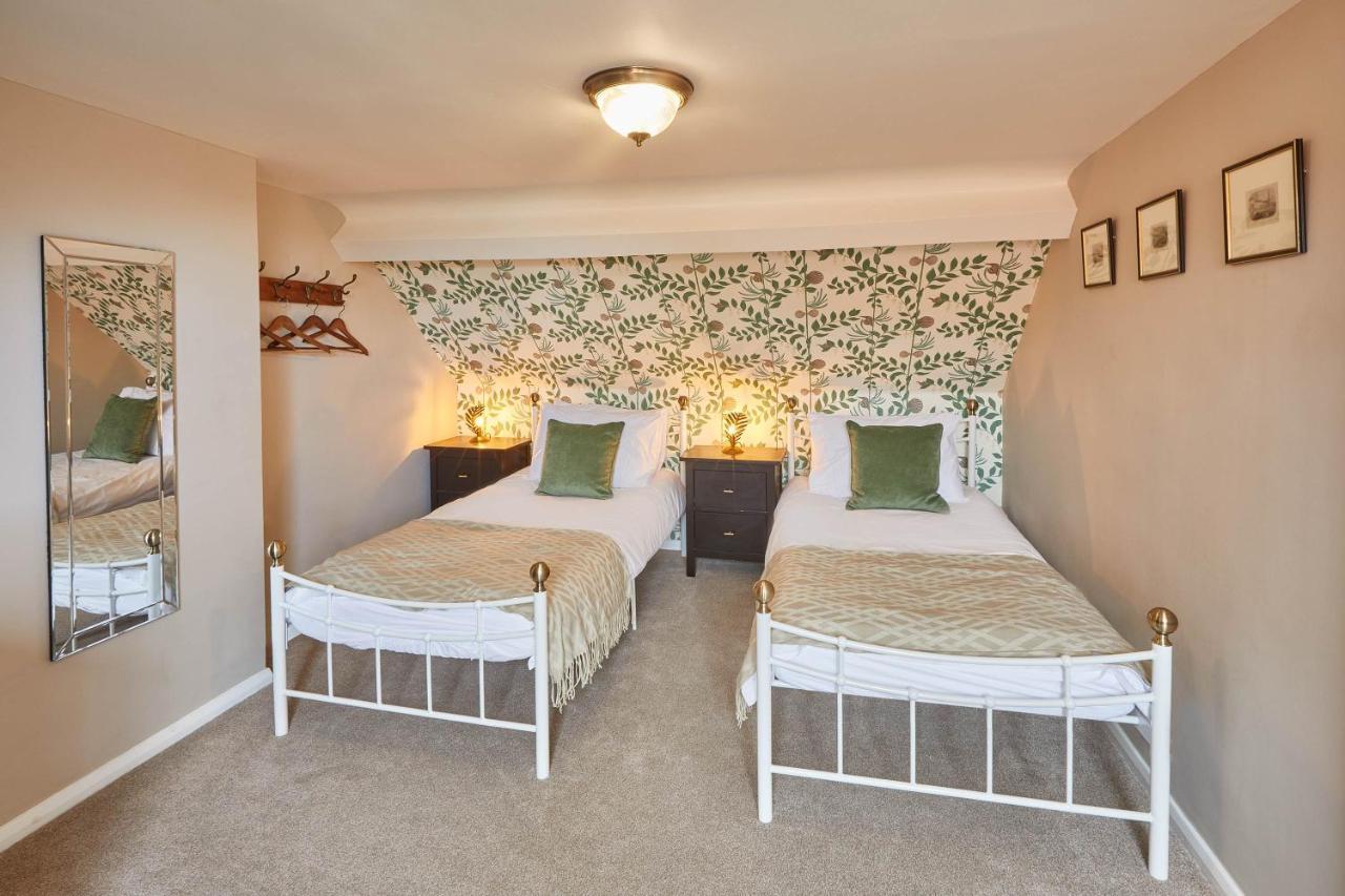 Host & Stay - Adventure House Whitby Extérieur photo