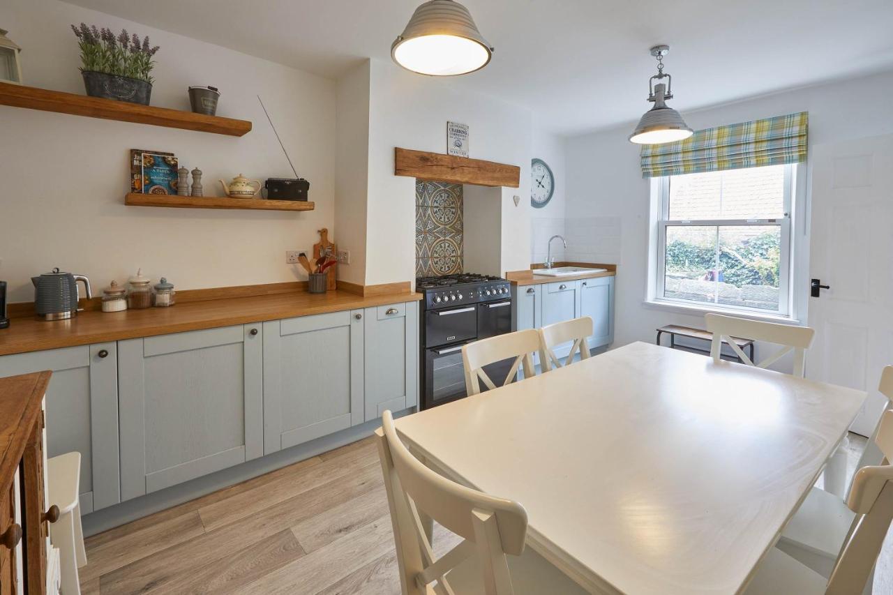 Host & Stay - Adventure House Whitby Extérieur photo