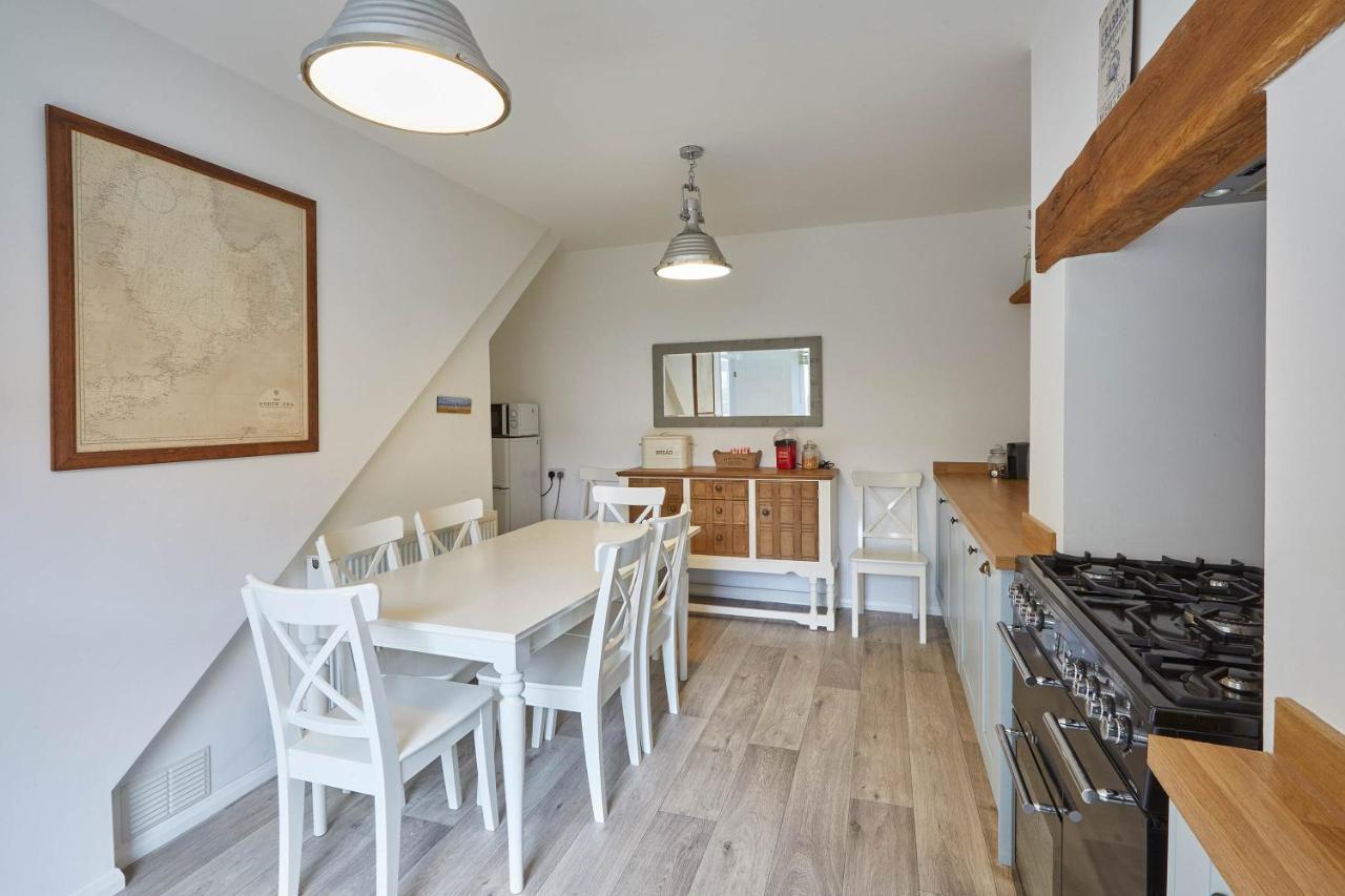 Host & Stay - Adventure House Whitby Extérieur photo